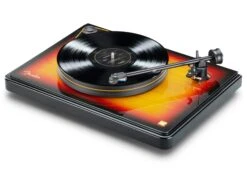 Mobile Fidelity - Fender X MoFi PrecisionDeck Turntable