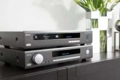 Arcam - CDS50 CD/SACD Network Player -Music Player Store Arcam CDS50 SACD Player 03 Lifestyle