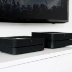 Bluesound - Vault 2i Digital Music Player/Ripper/Storage Drive -Music Player Store Bluesound Vault 2i Black 08 Lifestyle