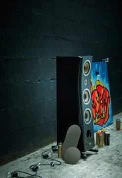 Focal - Kanta N°2 Tower Speaker (Each) 7 Focal - Kanta N°2 Tower Speaker (Each) -Music Player Store Focal Kanta No 2 Tower Speaker Black Gloss 03 Lifestyle