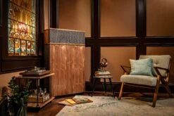 Klipsch - Klipschorn AK6 Tower Speakers (Pair) 16 Klipsch - Klipschorn AK6 Tower Speakers (Pair) -Music Player Store Klipsch Klipschorn AK6 Walnut 07 Lifestyle 01