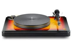Mobile Fidelity - Fender X MoFi PrecisionDeck Turntable -Music Player Store MoFi Electronics Fender PrecisionDeck Sunburst 03 Front