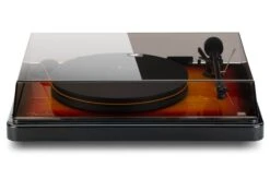Mobile Fidelity - Fender X MoFi PrecisionDeck Turntable -Music Player Store MoFi Electronics Fender PrecisionDeck Sunburst 04 Front Dustcover