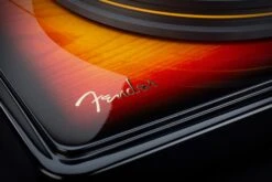 Mobile Fidelity - Fender X MoFi PrecisionDeck Turntable -Music Player Store MoFi Electronics Fender PrecisionDeck Sunburst 08 Detail Logo
