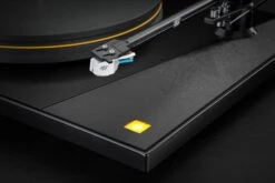 Mobile Fidelity - UltraDeck Turntable -Music Player Store MoFi Electronics UltraDeck Turntable 07 Detail Cartridge