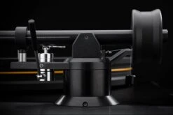 Mobile Fidelity - UltraDeck Turntable -Music Player Store MoFi Electronics UltraDeck Turntable 08 Detail Tonearm