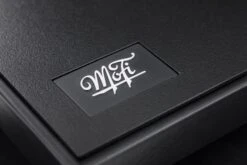 Mobile Fidelity - UltraDeck Turntable -Music Player Store MoFi Electronics UltraDeck Turntable 09 Detail Badge