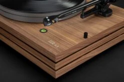 Music Hall - MMF-9.3 Walnut Turntable -Music Player Store Music Hall MMF 9 3 Turntable Walnut 07 Detail