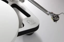 Rega - Planar 10 Turntable (White) -Music Player Store Planar 10 white plinth arm detial