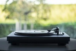 Pro-Ject - Automat A1 Automatic Turntable -Music Player Store Pro Ject A1 Turntable Black 04 Lifestyle