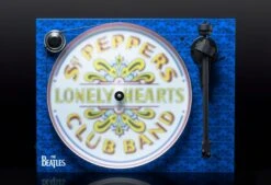Pro-Ject - Essential III Beatles Sgt. Pepper's Special Edition Turntable -Music Player Store Pro Ject Essential III Sgt Pepper Turntable 05 Detail 2