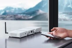 Pro-Ject - Stream Box S2 Ultra Media Streamer -Music Player Store Pro Ject StreamBox S2 Ultra Silver 03 Lifestyle