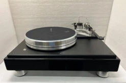 VPI - Classic Signature Turntable (Piano Black, 10” 3D Gimbal, VTA On The Fly, #16-0773) **B-STOCK**