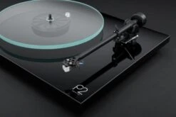 Rega - Planar 2 Turntable -Music Player Store Rega Planar 2 Turntable Black 07 Detail
