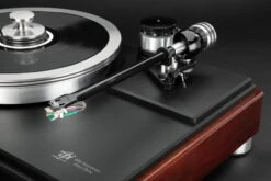 VPI - HW-40 Anniversary Direct Drive Turntable -Music Player Store VPI HW 40 Turntable 06 Detail 1